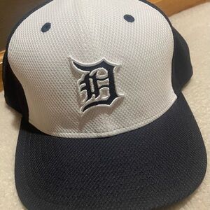 New Era Navy and White Detroit Tigers hat. 7 1/2